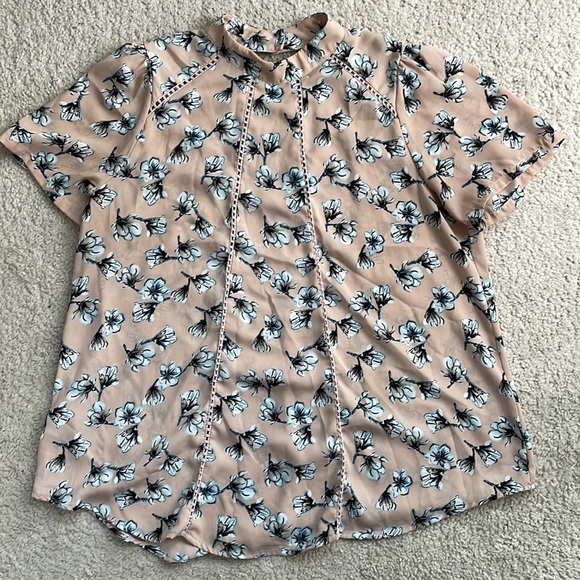 Sienna Sky High Rise Peach Pino Nude Floral Blouse with Lace Inlay - Picture 4 of 8